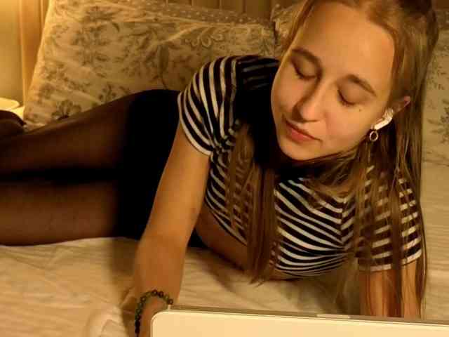 oliviakiiss webcam