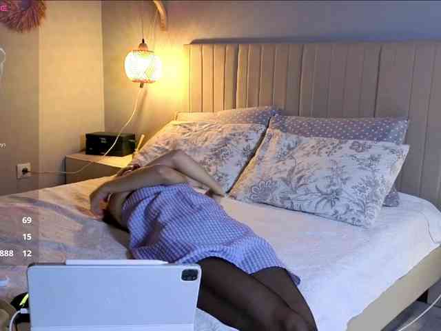 oliviakiiss webcam