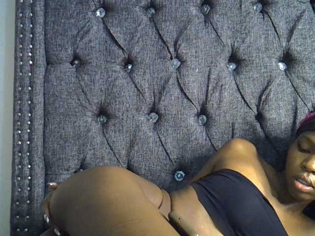 Midnightmusee live cam on BongaCams