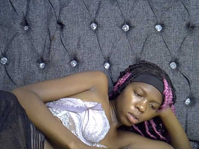 Midnightmusee live cam on BongaCams