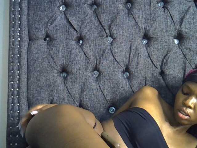 Midnightmusee live cam on BongaCams