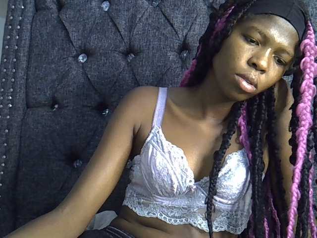 Midnightmusee live cam on BongaCams