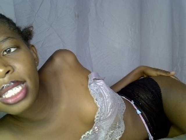 Midnightmusee live cam on BongaCams
