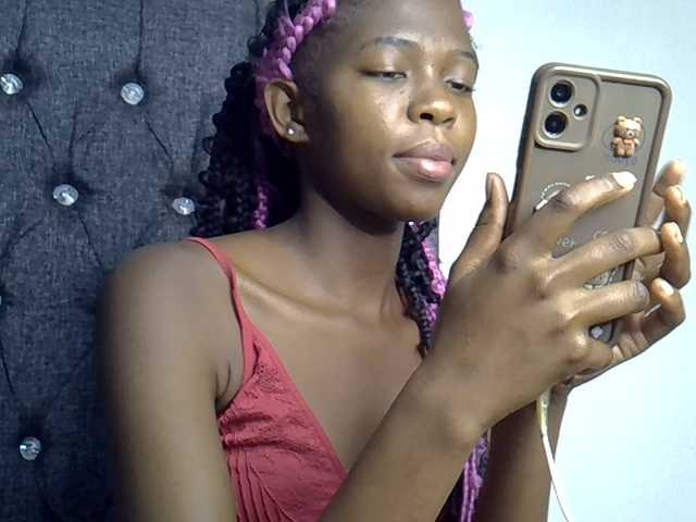 Midnightmusee live cam on BongaCams