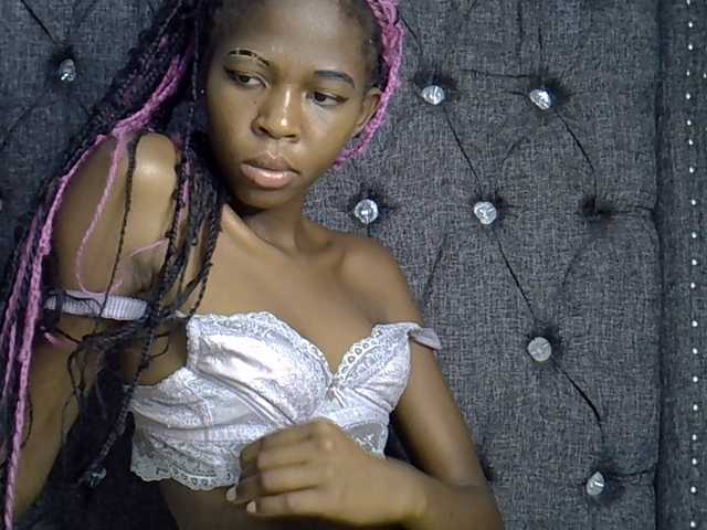 Midnightmusee live cam on BongaCams
