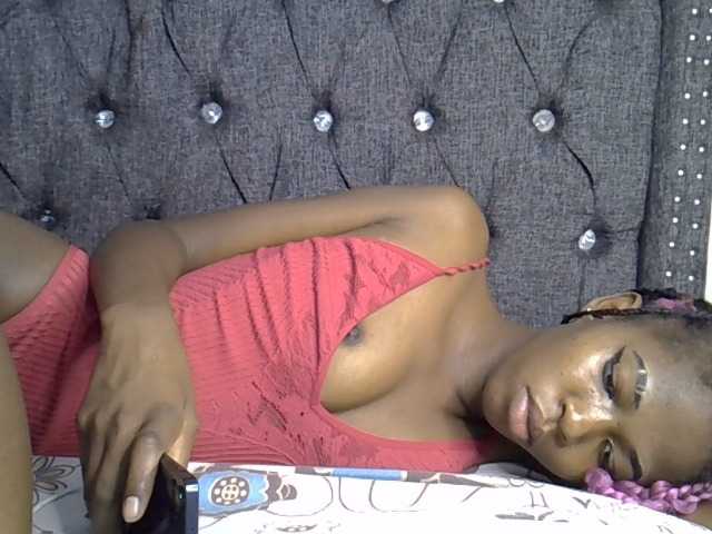 Midnightmusee live cam on BongaCams