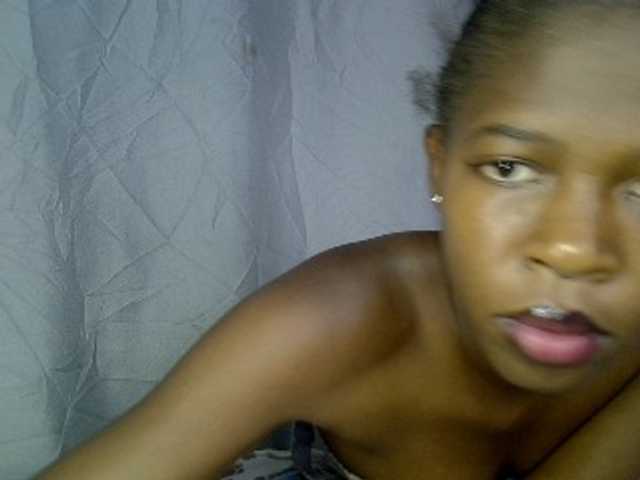 Midnightmusee live cam on BongaCams