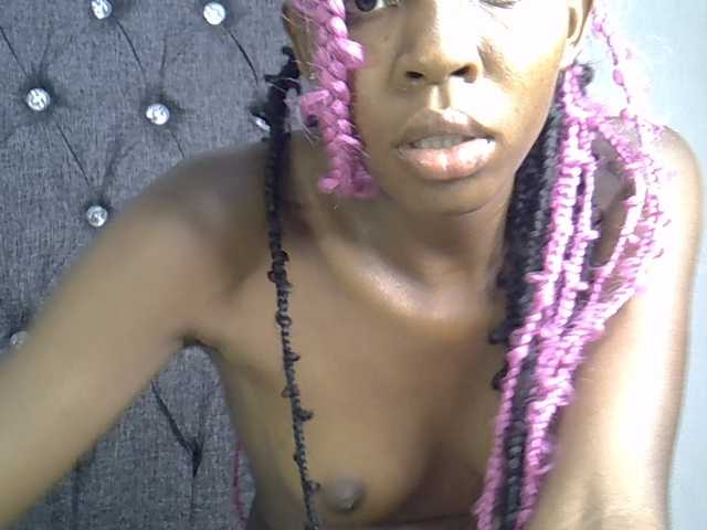 Midnightmusee live cam on BongaCams
