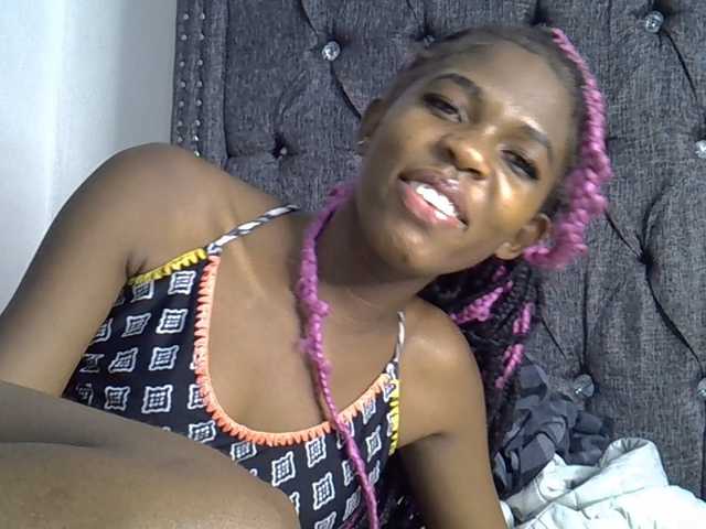 Midnightmusee live cam on BongaCams