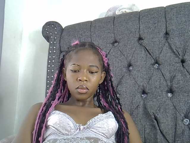 Midnightmusee live cam on BongaCams