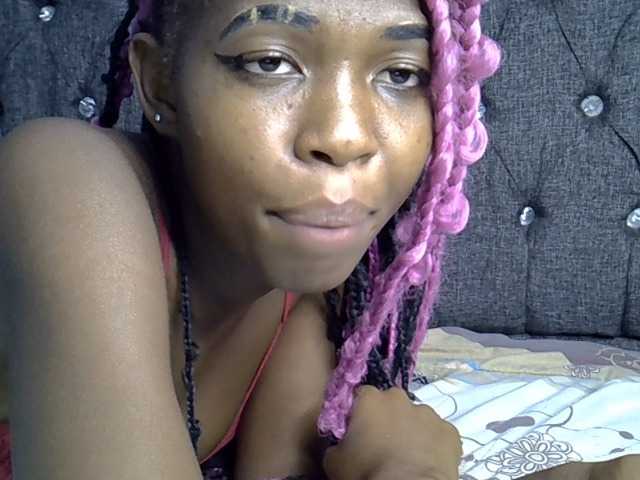 Midnightmusee live cam on BongaCams