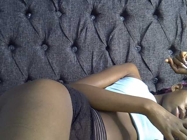Midnightmusee live cam on BongaCams