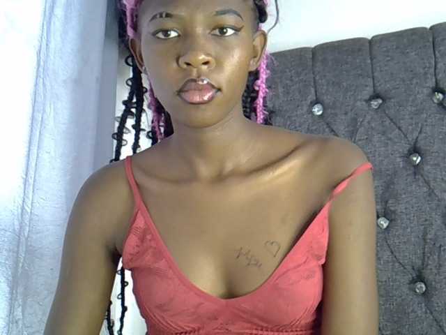 Midnightmusee live cam on BongaCams