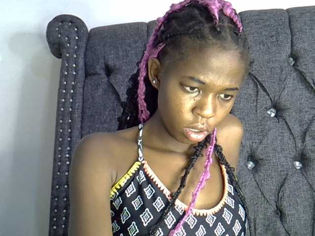 Midnightmusee live cam on BongaCams