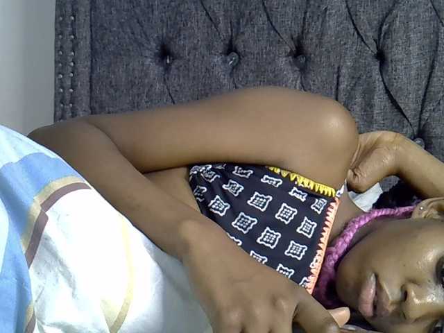 Midnightmusee live cam on BongaCams