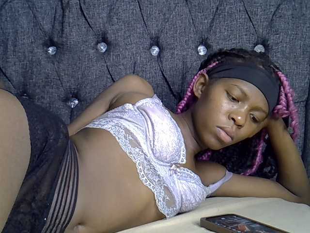 Midnightmusee live cam on BongaCams