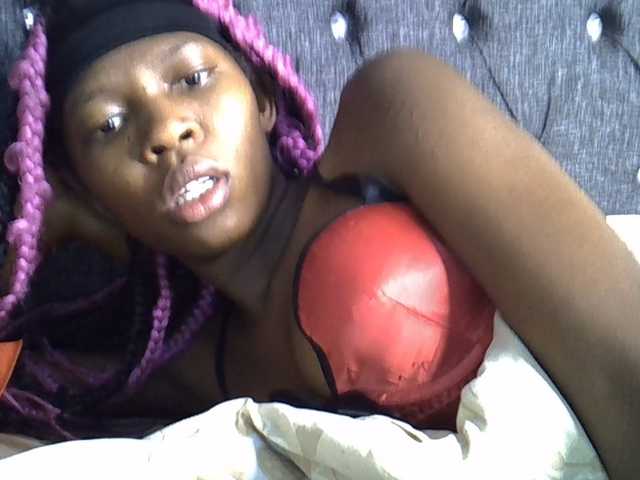 Midnightmusee live cam on BongaCams