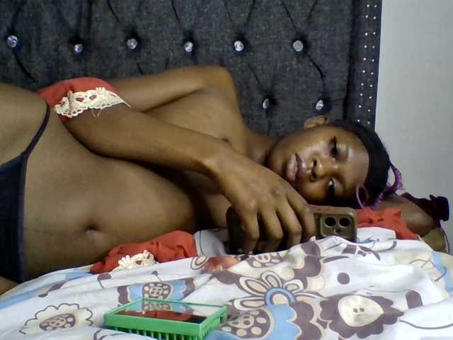 Midnightmusee live cam on BongaCams