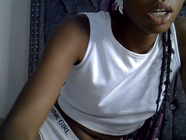 Midnightmusee live cam on BongaCams