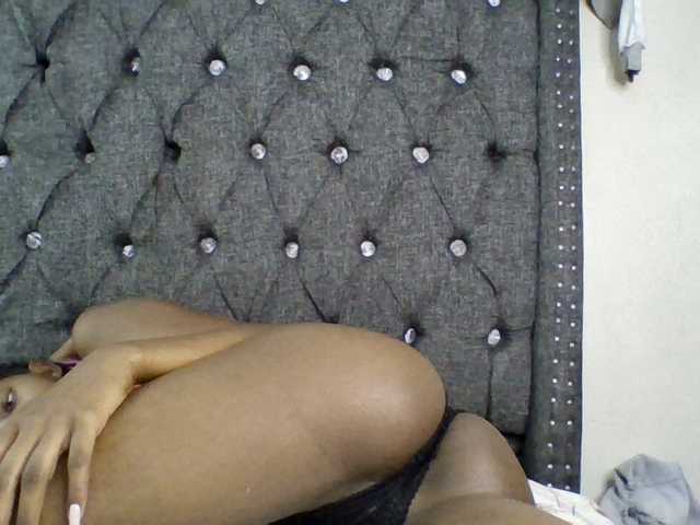 Midnightmusee live cam on BongaCams