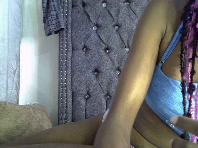 Midnightmusee live cam on BongaCams