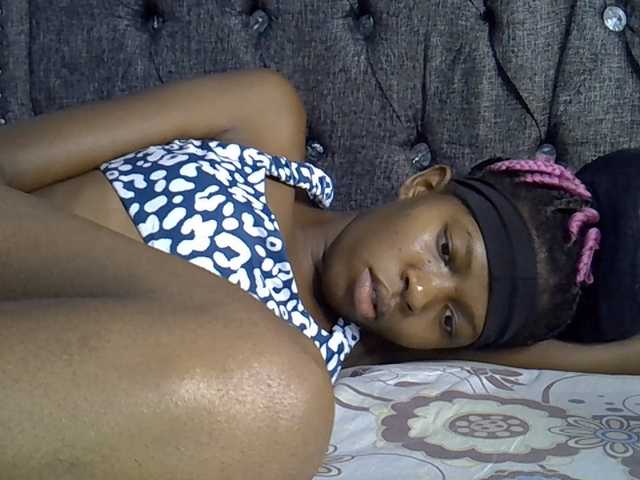 Midnightmusee live cam on BongaCams