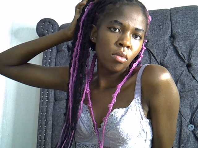 Midnightmusee live cam on BongaCams