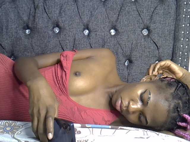 Midnightmusee live cam on BongaCams