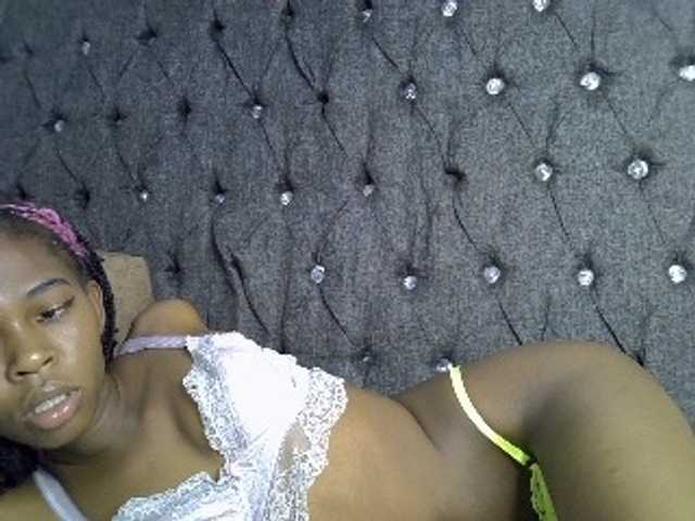 Midnightmusee live cam on BongaCams