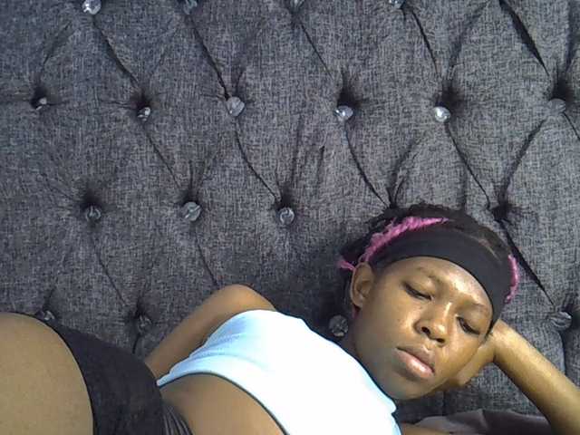 Midnightmusee live cam on BongaCams