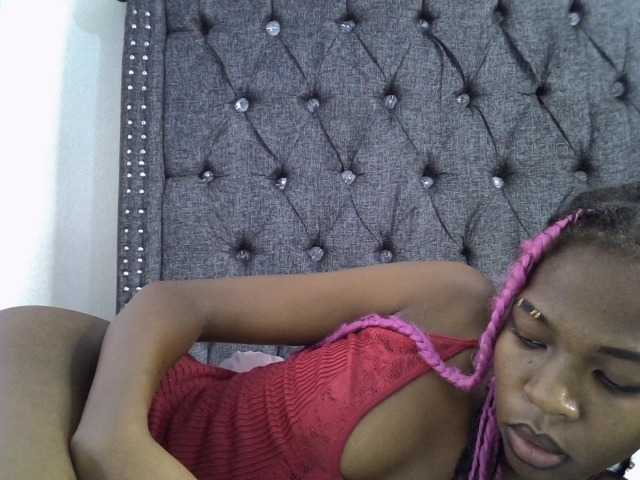 Midnightmusee live cam on BongaCams