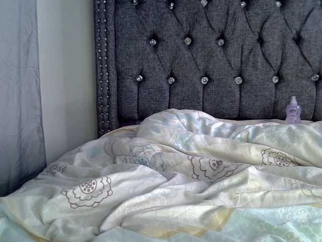 Midnightmusee live cam on BongaCams