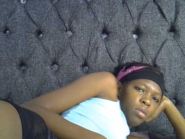 Midnightmusee live cam on BongaCams