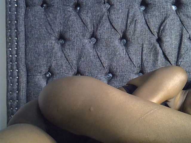 Midnightmusee live cam on BongaCams