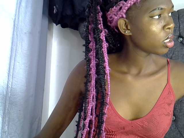 Midnightmusee live cam on BongaCams