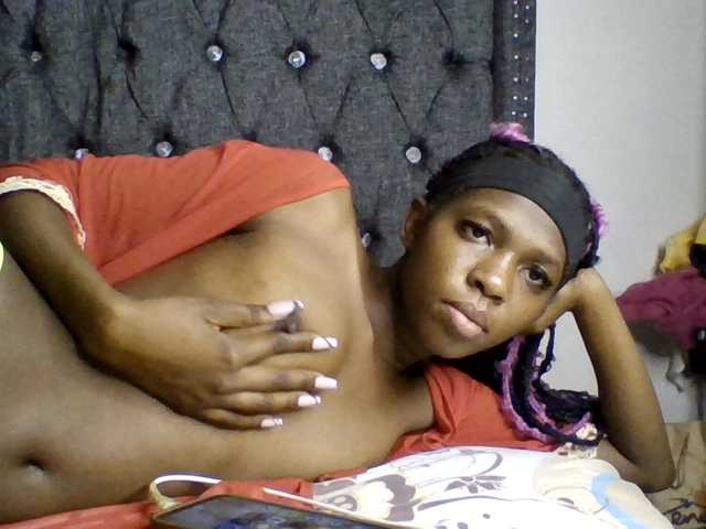 Midnightmusee live cam on BongaCams