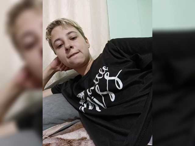 Gussie-Bridie live cam on BongaCams