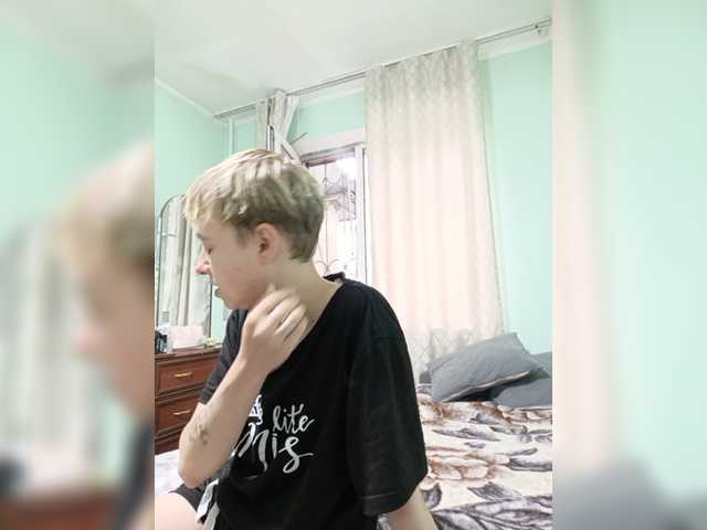 Gussie-Bridie live cam on BongaCams