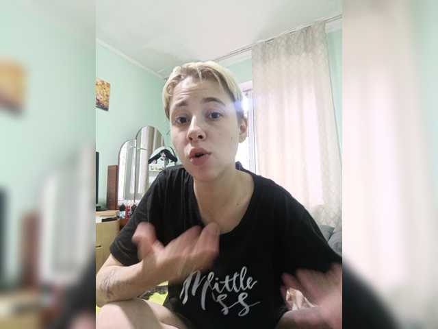 Gussie-Bridie live cam on BongaCams