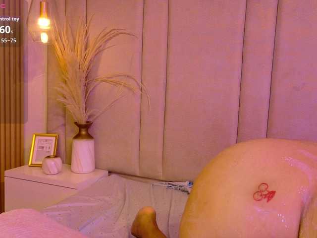 Sara-Cruzz1 live cam on BongaCams