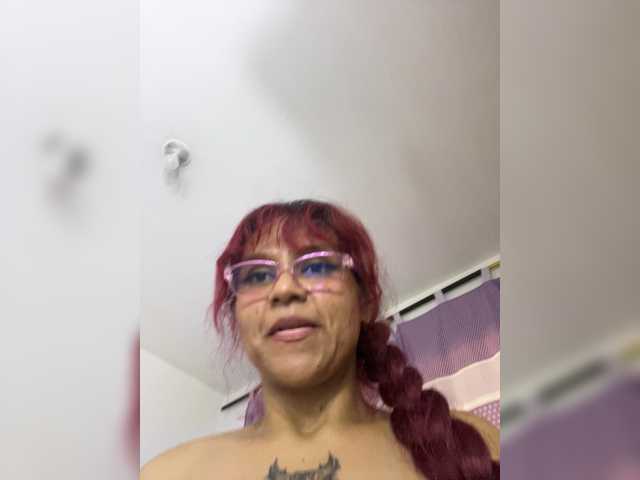 Sara-Cruzz1 live webcam show