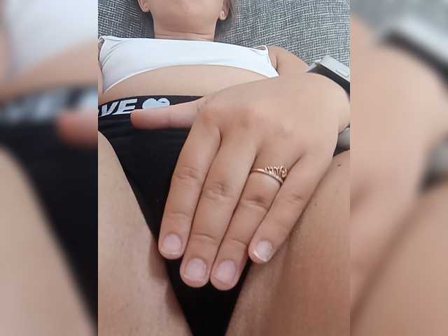 Araaaaa-1 live cam on BongaCams
