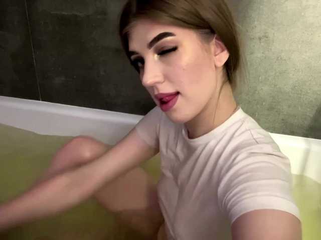 KathieBanister live cam on BongaCams