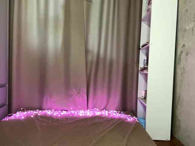 kathiebanister's live room