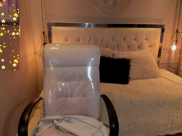Zara-moon1 live cam on BongaCams