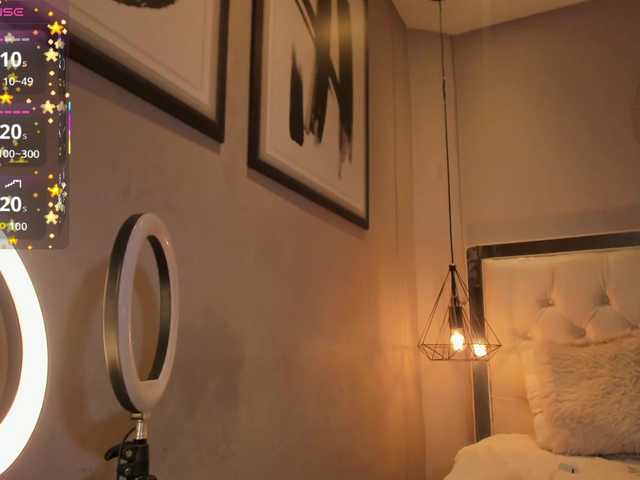 Zara-moon1 live cam on BongaCams