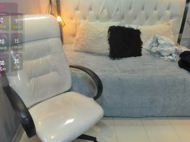 Zara-moon1 live cam on BongaCams