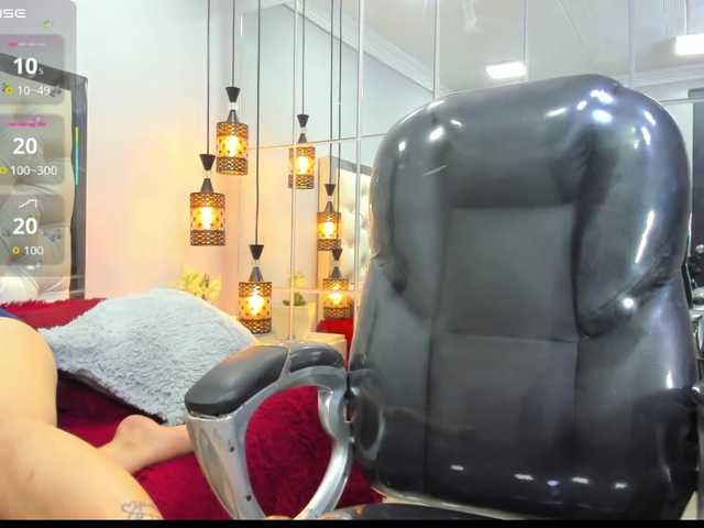 Zara-moon1 live cam on BongaCams