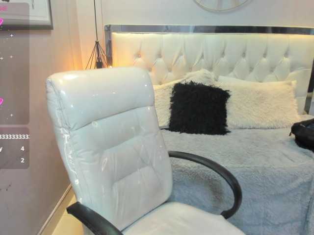 Zara-moon1 live cam on BongaCams