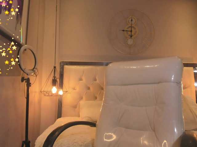 Zara-moon1 live cam on BongaCams